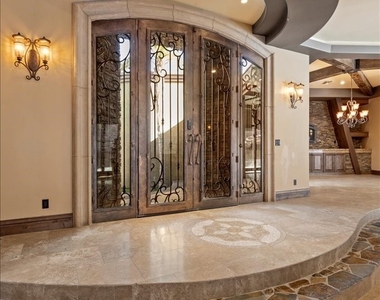 514 Mandalay Court - Photo Thumbnail 12