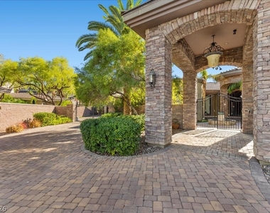 514 Mandalay Court - Photo Thumbnail 8