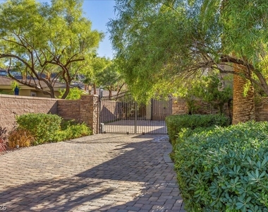 514 Mandalay Court - Photo Thumbnail 4
