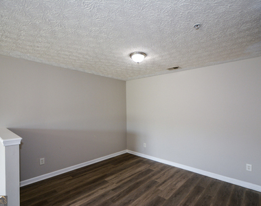 4103 Fairington Club Drive - Photo Thumbnail 7