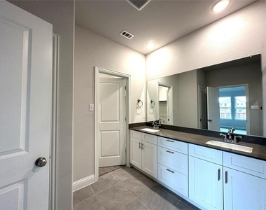 2309 Lannister Street - Photo Thumbnail 7