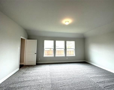 2309 Lannister Street - Photo Thumbnail 8