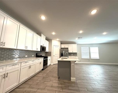 2309 Lannister Street - Photo Thumbnail 15