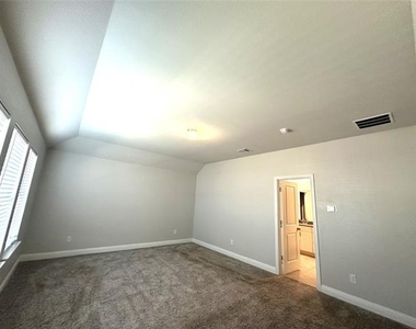 2309 Lannister Street - Photo Thumbnail 10
