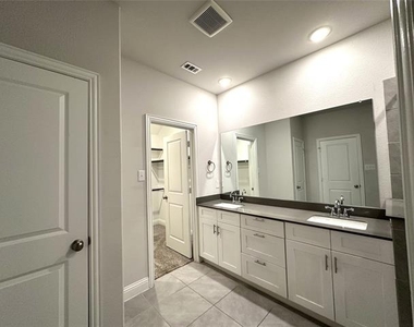 2309 Lannister Street - Photo Thumbnail 11