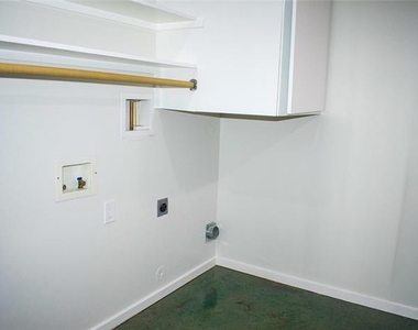 3110 Thomas Avenue - Photo Thumbnail 5