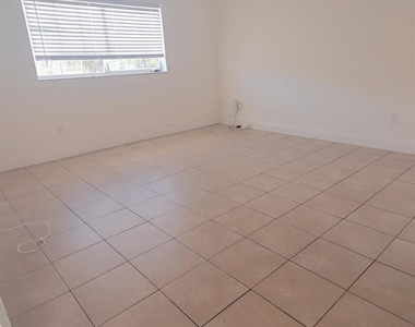3700 N 56th Avenue - Photo Thumbnail 3