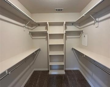 1835 Woodchase Drive - Photo Thumbnail 20