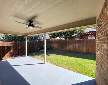 1835 Woodchase Drive - Photo Thumbnail 11