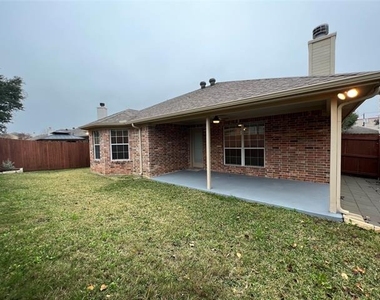 1835 Woodchase Drive - Photo Thumbnail 10
