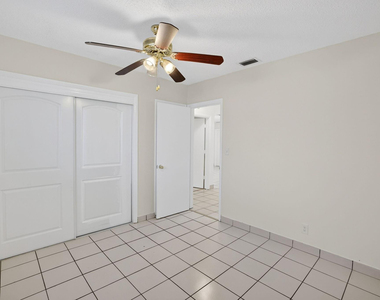 2500 Sw 18th Terrace - Photo Thumbnail 23