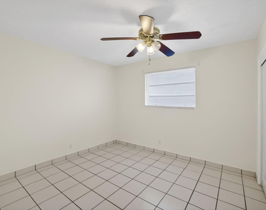 2500 Sw 18th Terrace - Photo Thumbnail 21