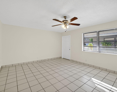 2500 Sw 18th Terrace - Photo Thumbnail 5