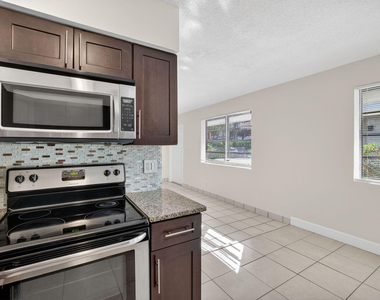 2500 Sw 18th Terrace - Photo Thumbnail 11