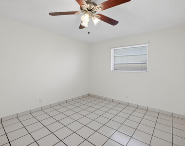 2500 Sw 18th Terrace - Photo Thumbnail 17