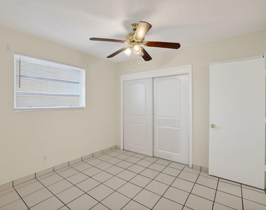 2500 Sw 18th Terrace - Photo Thumbnail 22