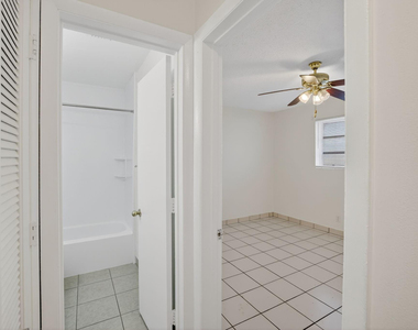 2500 Sw 18th Terrace - Photo Thumbnail 19