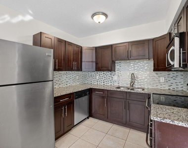 2500 Sw 18th Terrace - Photo Thumbnail 9