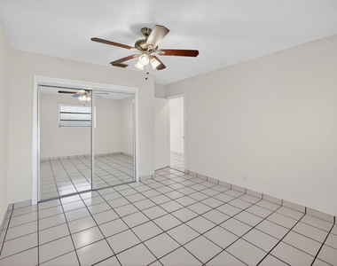 2500 Sw 18th Terrace - Photo Thumbnail 18