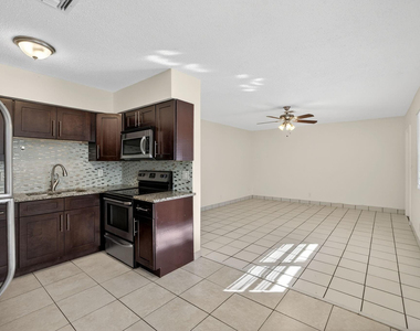 2500 Sw 18th Terrace - Photo Thumbnail 10
