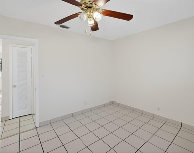 2500 Sw 18th Terrace - Photo Thumbnail 24