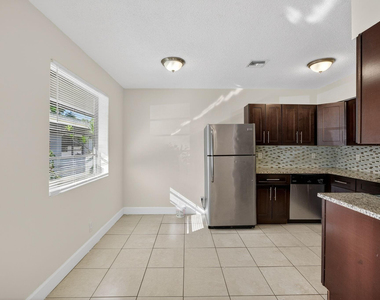 2500 Sw 18th Terrace - Photo Thumbnail 6