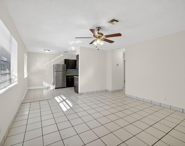 2500 Sw 18th Terrace - Photo Thumbnail 3