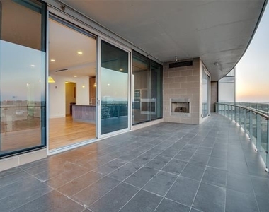 3130 N Harwood Street - Photo Thumbnail 20