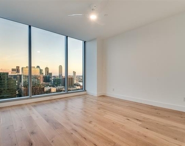 3130 N Harwood Street - Photo Thumbnail 14