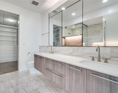 3130 N Harwood Street - Photo Thumbnail 9