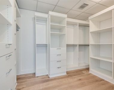 3130 N Harwood Street - Photo Thumbnail 18