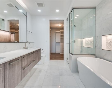 3130 N Harwood Street - Photo Thumbnail 16