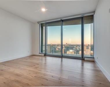 3130 N Harwood Street - Photo Thumbnail 13