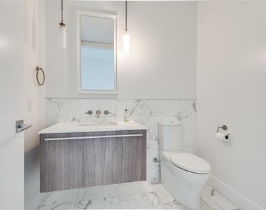 3130 N Harwood Street - Photo Thumbnail 5