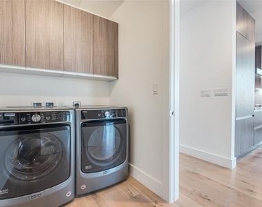 3130 N Harwood Street - Photo Thumbnail 19
