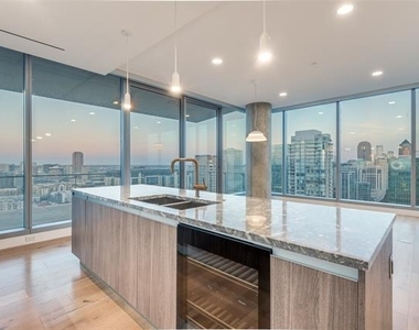 3130 N Harwood Street - Photo Thumbnail 3