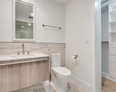 3130 N Harwood Street - Photo Thumbnail 15