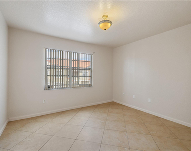 1204 Belmont Lane - Photo Thumbnail 12