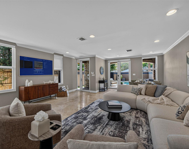1215 Ne 1st Street - Photo Thumbnail 1