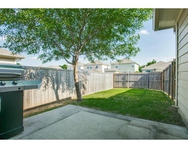 6925 Planters Row Drive - Photo Thumbnail 3