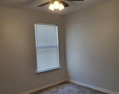 6925 Planters Row Drive - Photo Thumbnail 12