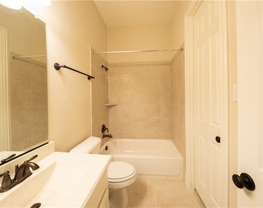 879 Grassy Shore Court - Photo Thumbnail 21