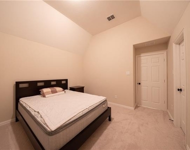 879 Grassy Shore Court - Photo Thumbnail 27
