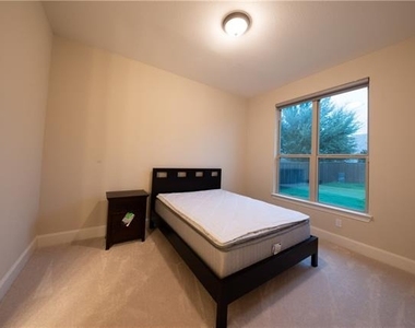 879 Grassy Shore Court - Photo Thumbnail 20