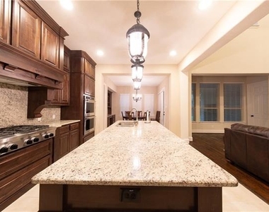 879 Grassy Shore Court - Photo Thumbnail 12