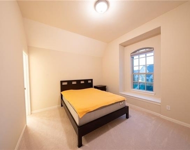 879 Grassy Shore Court - Photo Thumbnail 25