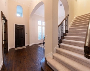 879 Grassy Shore Court - Photo Thumbnail 4