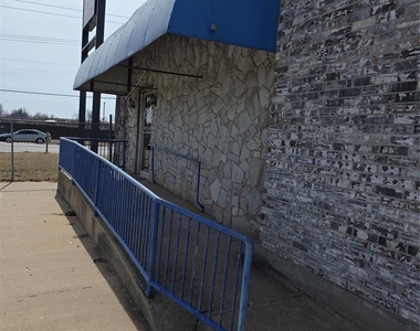 2927 Se 44th Street - Photo Thumbnail 1
