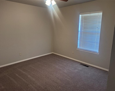 12216 Sylvester Drive - Photo Thumbnail 8
