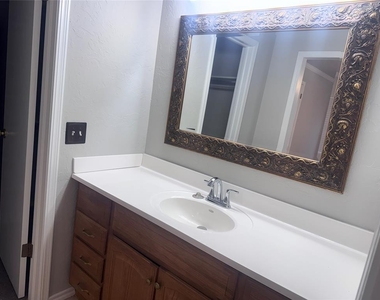 12216 Sylvester Drive - Photo Thumbnail 15